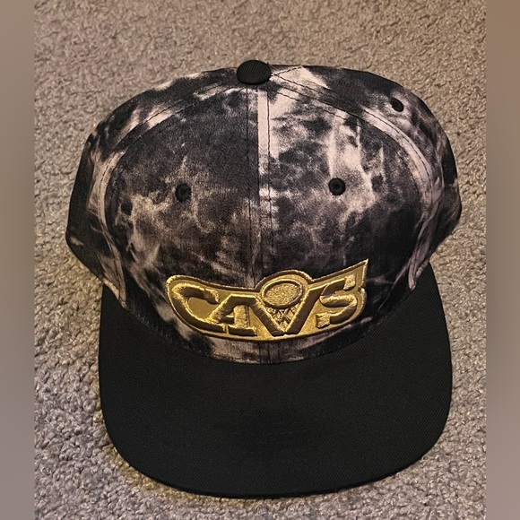 Cleveland Cavaliers SnapBack hat by Mitchell & Ness - Picture 1 of 8